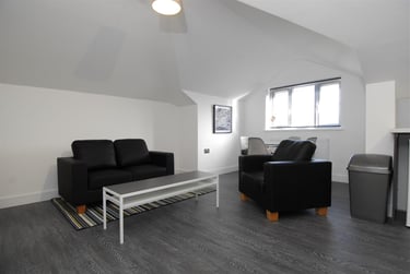 3 bed flat, Belgrave Lane, Mutley, Plymouth, PL47DA - Image 2
